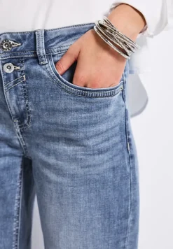 Straight Legs jeans