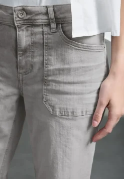 Straight Legs jeans