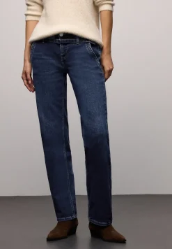 Straight Legs jeans
