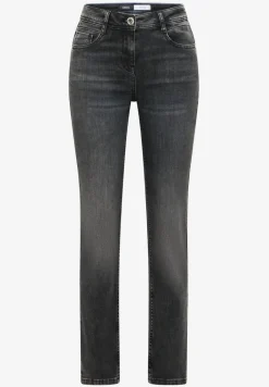 Straight Legs jeans