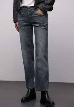 Straight Legs jeans
