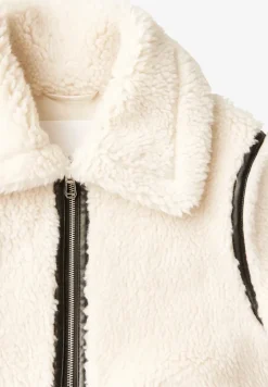 Teddy jas met details