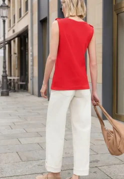 Top met ronde hals en knoopdetail