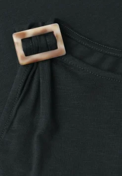Top met ronde hals en schouderdetails