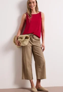 Top met ronde hals en schouderdetails