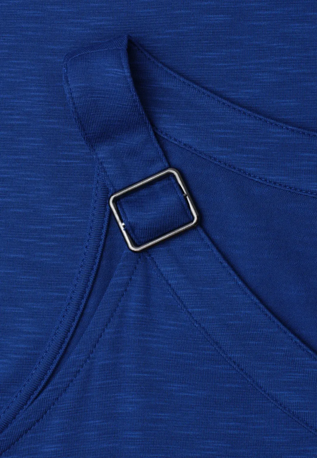 Top met V-hals en decoratief detail