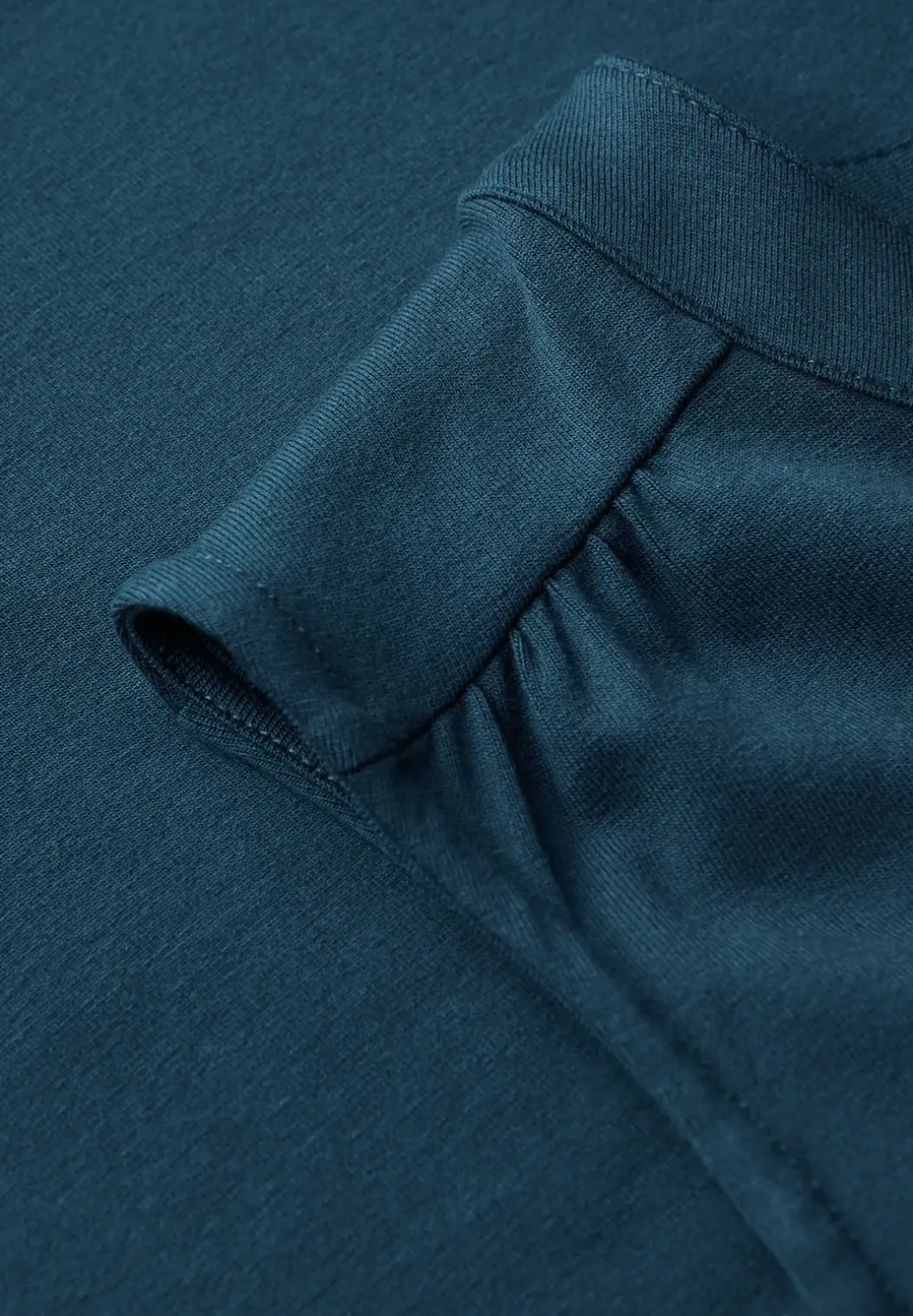 Tricot top met gespleten hals
