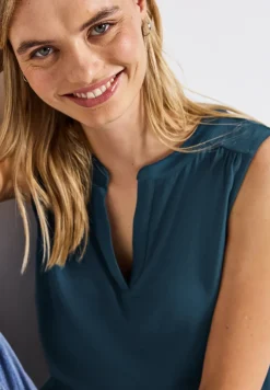 Tricot top met gespleten hals