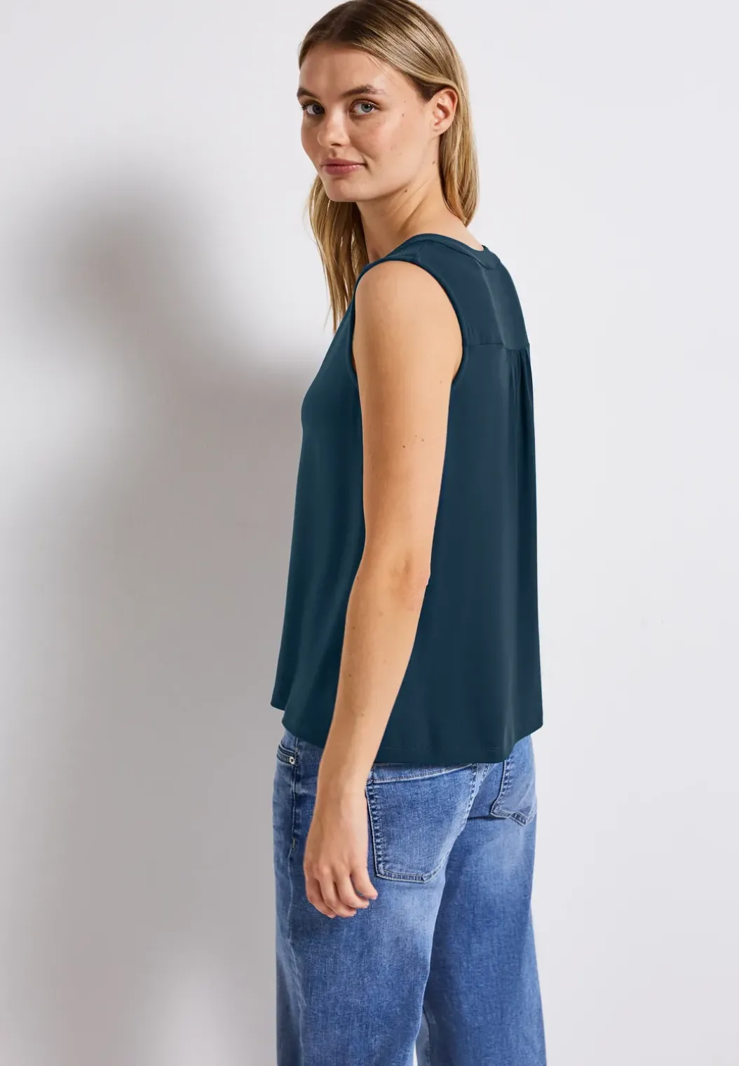 Tricot top met gespleten hals