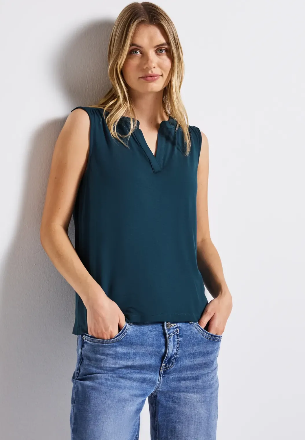 Tricot top met gespleten hals