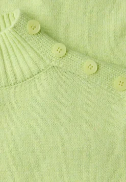 Trui met knoopdetail