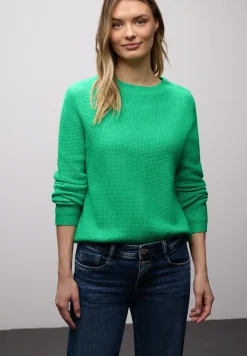Trui met knoopdetail