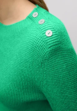 Trui met knoopdetail