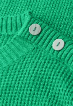 Trui met knoopdetail