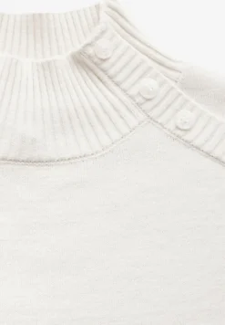 Trui met knoopdetail