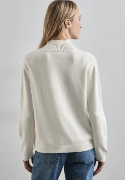 Trui met knoopdetail
