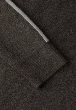 Trui met tape details
