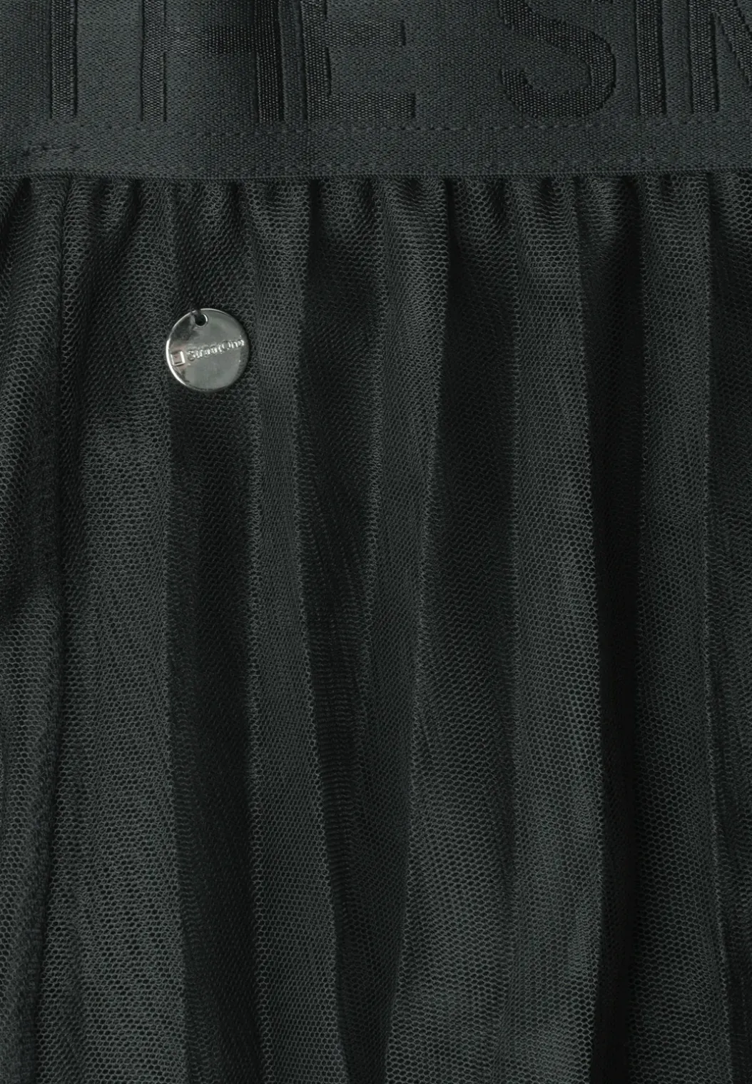 Tule midirok met geplooide structuur