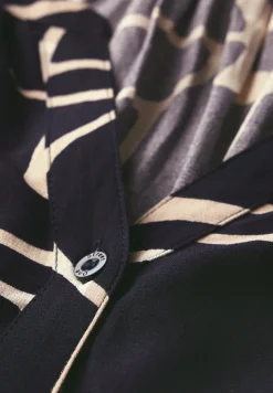 Tuniek met smokdetails