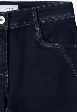 Uitgerolde casual jeans