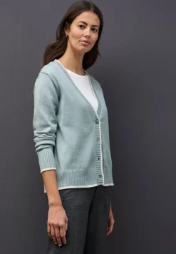 Vest met contrasterende details