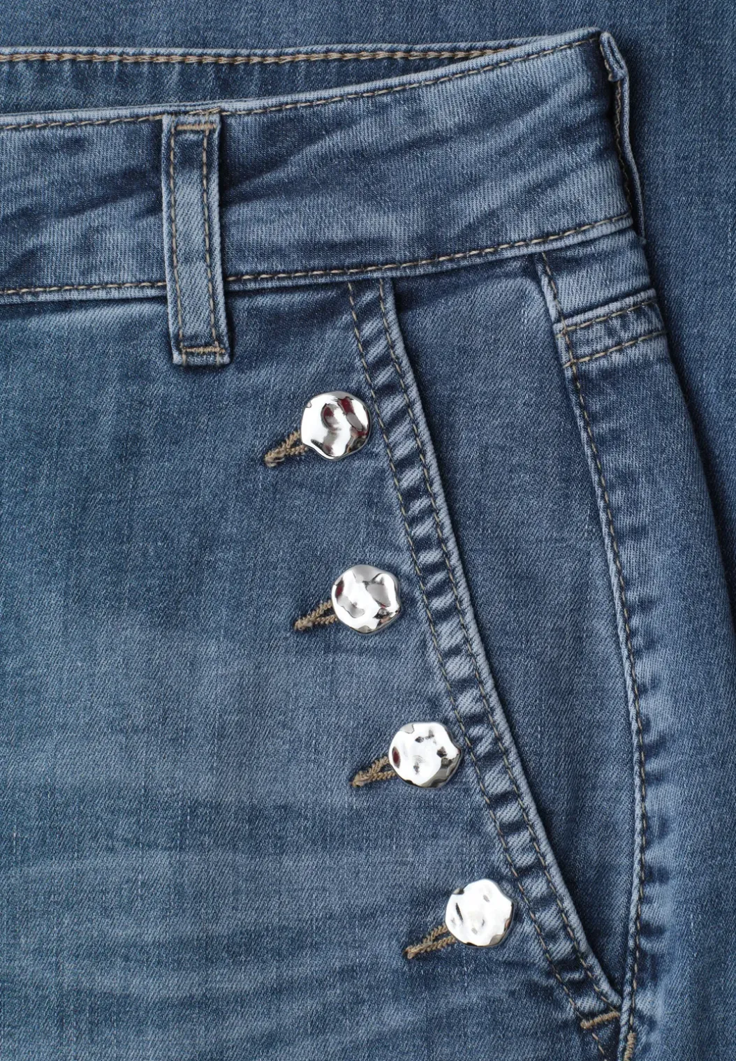 Wide Legs jeans met knoopdetails