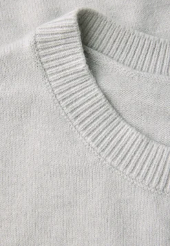 Zachte trui met details