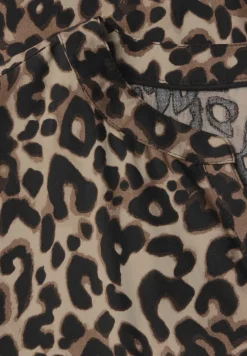 Zwierige jurk met leopatroon